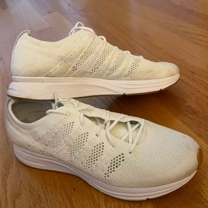 Nike fly knit trainer Size 9